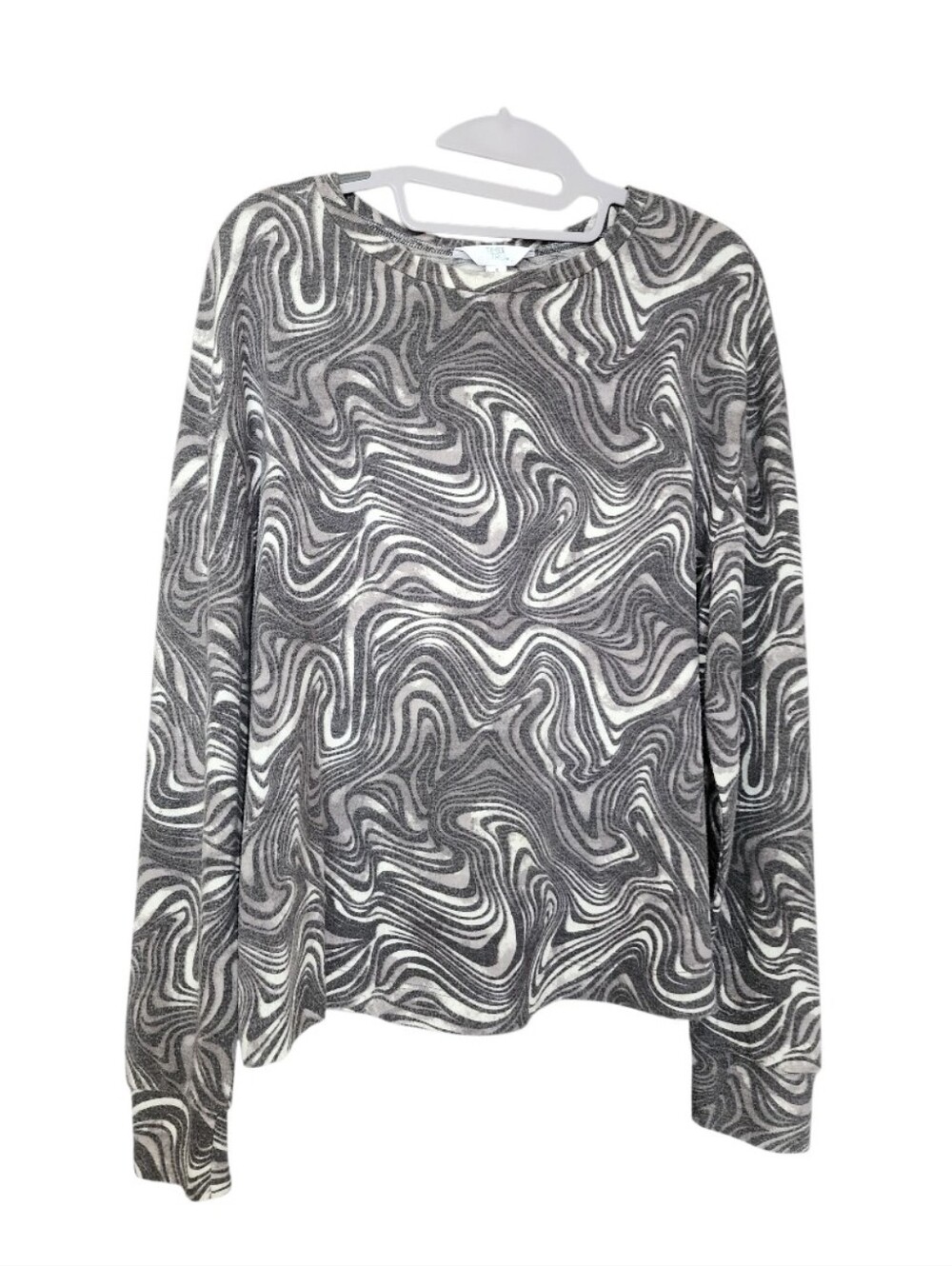 Time and Tru Gray and White Swirl Long Sleeve Top